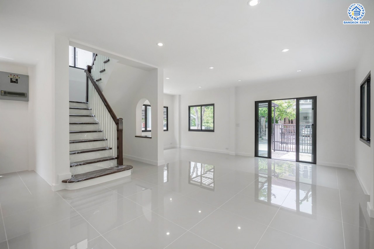 บ้านมือสองตกแต่งใหม่ โครงการ ชัยพฤกษ์ ทวีวัฒนา แบรนด์ LH เนื้อที่ 51 ตร.ว. ตอบโจทย์ทุกการอยู่อาศัย ด้วยฟังก์ชัน 3 ห้องนอน 2 ห้องน้ำ 1 ที่จอดรถ บนทำเลศักยภาพ เชื่อมต่อทางคู่ขนานลอยฟ้าบรมราชชนนี ใกล้ ม.มหิดล และเซ็นทรัลศาลายา